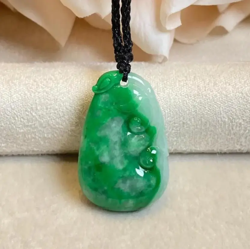 天然綠玉如意吊墜 Natural Green Ruyi Jade Pendant 